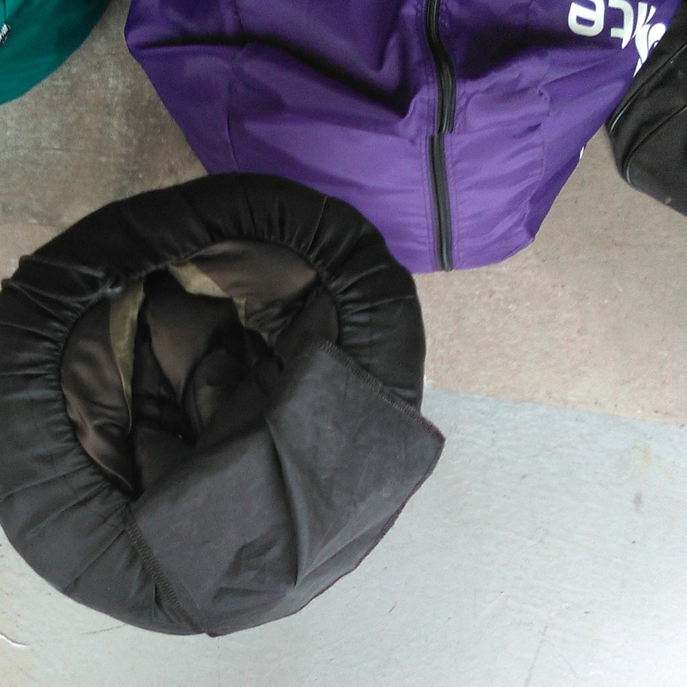 Mummy style sleeping bag.